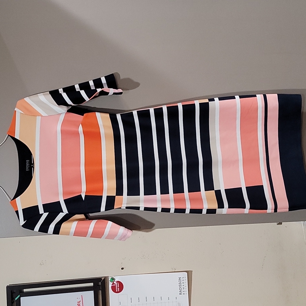 Enfocys, fitted dress